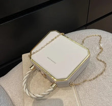 将图片加载到图库查看器,Mini Chic Cross-body Bag