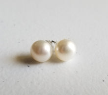 将图片加载到图库查看器,HAPPY000038 PE   9-10mm Freshwater Pearl Studs Earring (Pink, white, and purple colors)