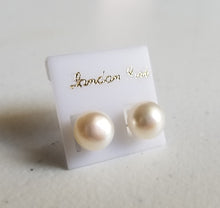 将图片加载到图库查看器,HAPPY000038 PE   9-10mm Freshwater Pearl Studs Earring (Pink, white, and purple colors)