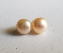 将图片加载到图库查看器,HAPPY000038 PE   9-10mm Freshwater Pearl Studs Earring (Pink, white, and purple colors)