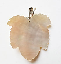 将图片加载到图库查看器,HAPPY000062 SP   5.5X4.6cm Oyster Shell Pendant (Yellow and black colors)