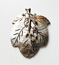 将图片加载到图库查看器,HAPPY000062 SP   5.5X4.6cm Oyster Shell Pendant (Yellow and black colors)
