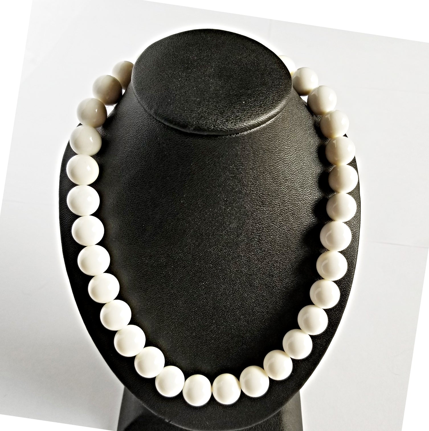 HAPPY000045 SN - W 12mm White Shell Necklace – happy1plus1 HAPPY000045 SN - W 12mm White Shell Necklace – happy1plus1