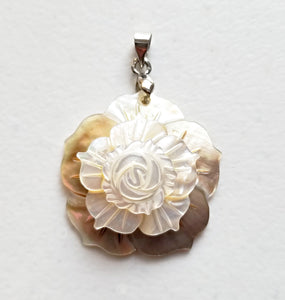 HAPPY000051 SP - FF   3X3cm Flower Shape Shell Pendant
