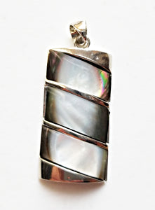 HAPPY000052 SP   3.5X2cm Oyster Shell Pendant (Light black and white colors)