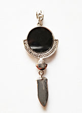 Load image into Gallery viewer, HAPPY000053 SP - AG   6X2.4cm Abalone Shell and Metal Pattern Pendant